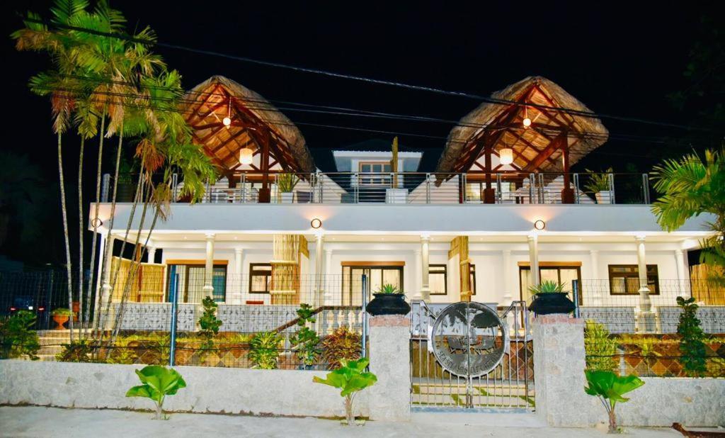 Sea Splash Self Catering And La Petite Maison Grand Anse  Exterior photo