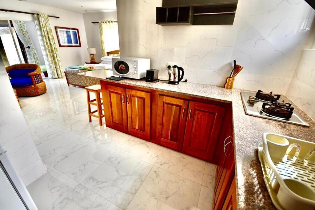 Sea Splash Self Catering And La Petite Maison Grand Anse  Exterior photo