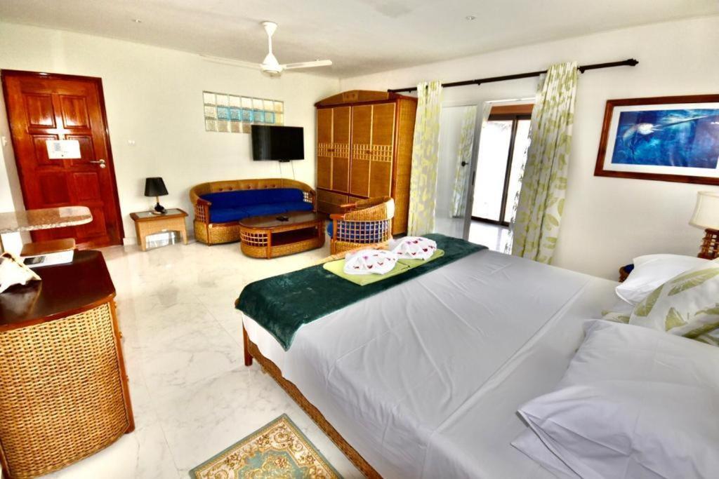 Sea Splash Self Catering And La Petite Maison Grand Anse  Exterior photo