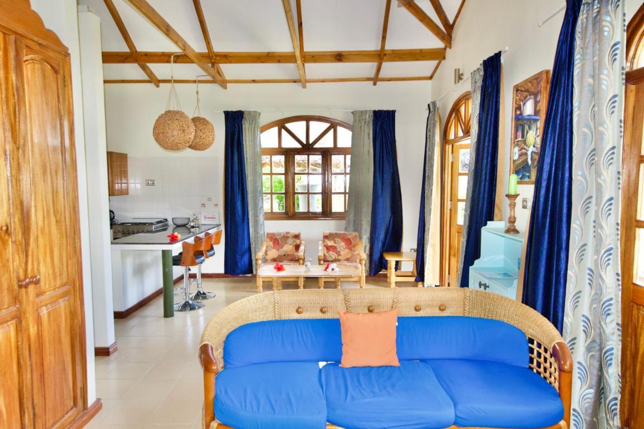 Sea Splash Self Catering And La Petite Maison Grand Anse  Exterior photo