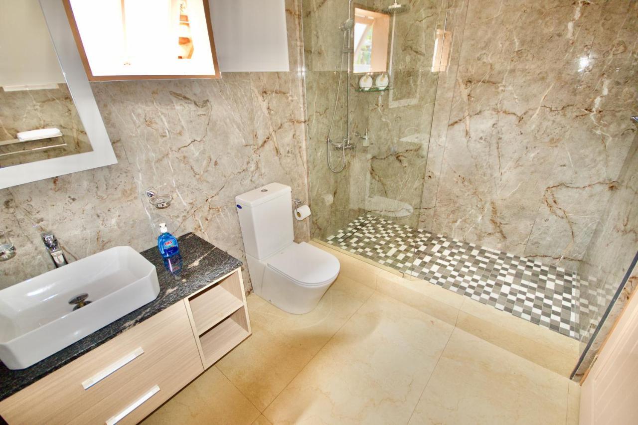 Sea Splash Self Catering And La Petite Maison Grand Anse  Exterior photo